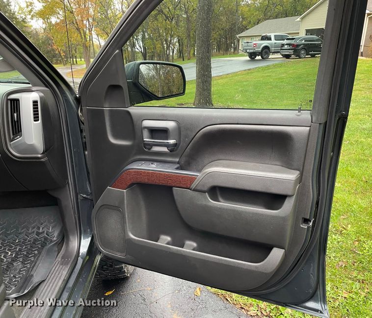 image for item DD2507 2017 GMC Sierra 1500  Crew Cab pickup truck