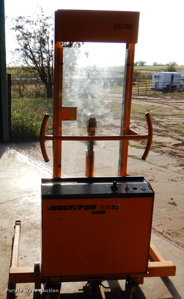 image for item DI5379 2002 Multiton SM 20-62  forklift