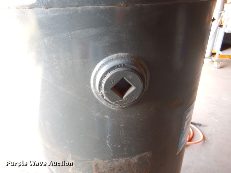 image for item DI5381 DeVilbiss Pro 4000  air compressor