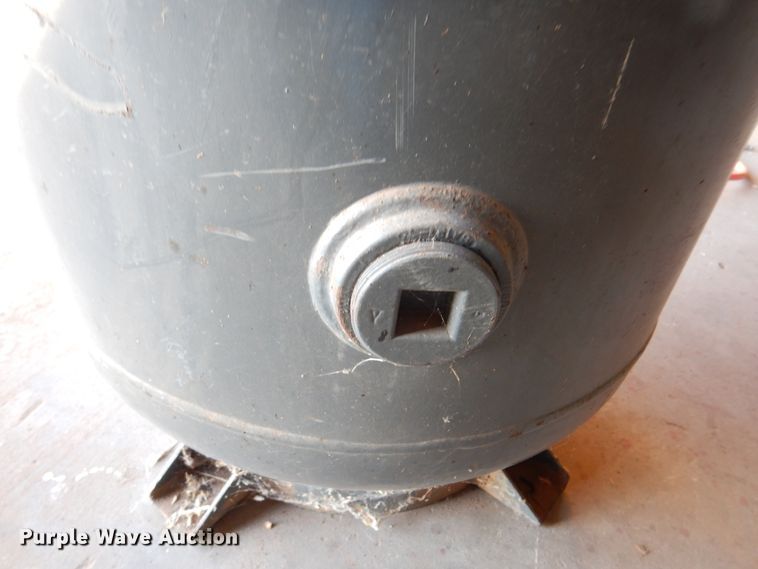 image for item DI5381 DeVilbiss Pro 4000  air compressor