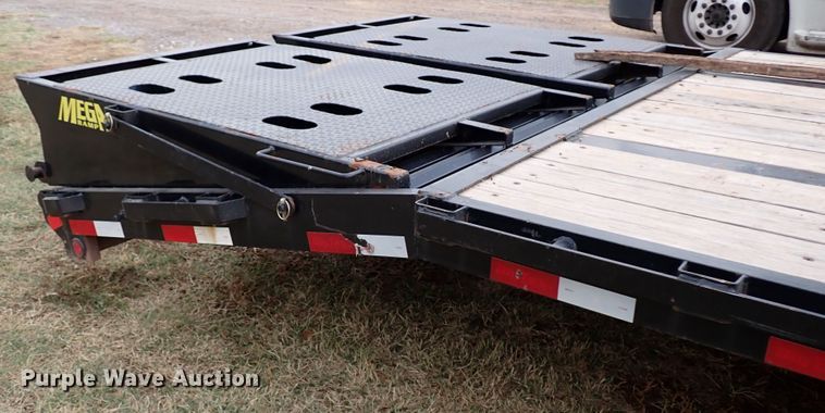 image for item DI5787 2019 Big Tex 22GN-35BK-5MR  equipment trailer