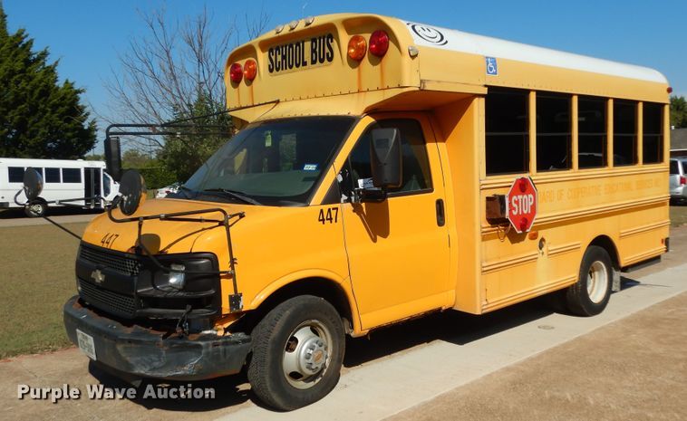 image for item DJ7438 2004 Chevrolet Express G3500  school bus