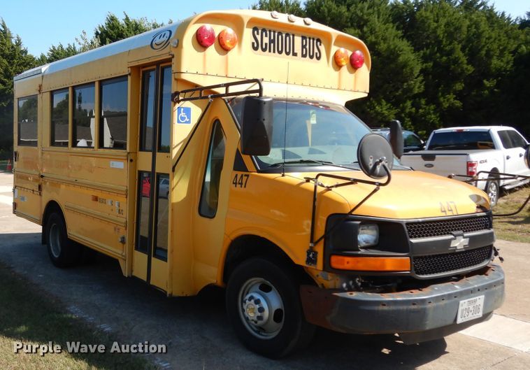 image for item DJ7438 2004 Chevrolet Express G3500  school bus