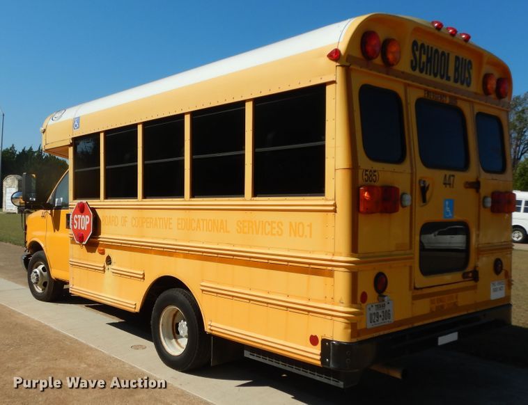 image for item DJ7438 2004 Chevrolet Express G3500  school bus