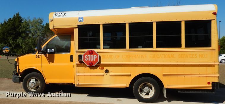 image for item DJ7438 2004 Chevrolet Express G3500  school bus