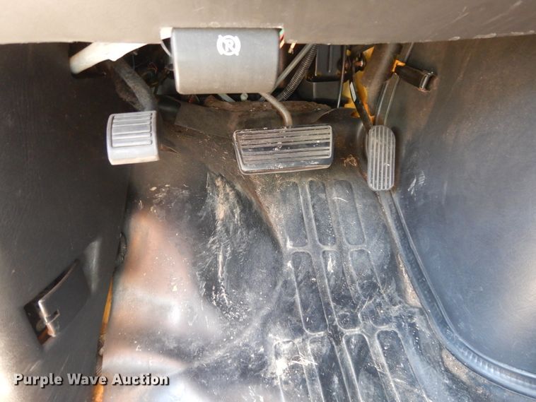 image for item DJ7438 2004 Chevrolet Express G3500  school bus