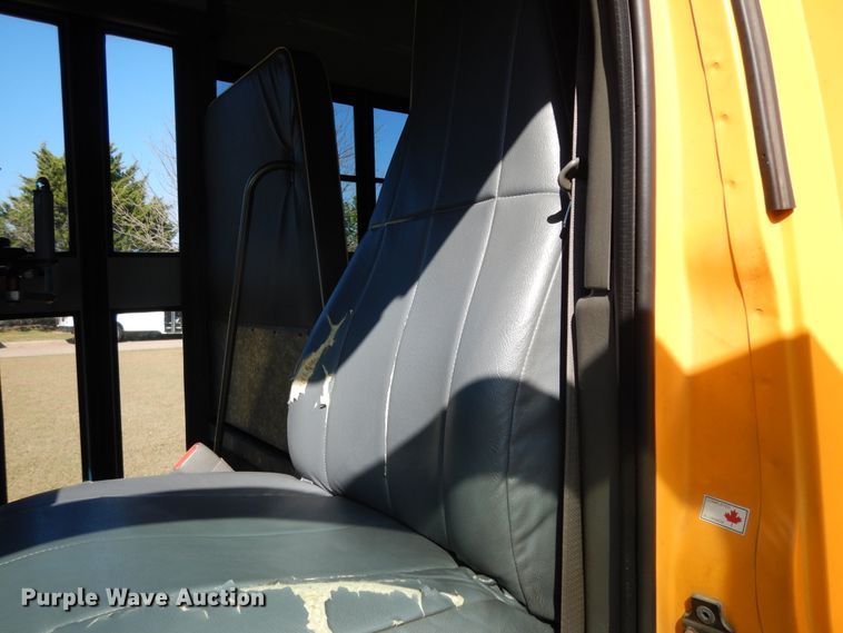 image for item DJ7438 2004 Chevrolet Express G3500  school bus