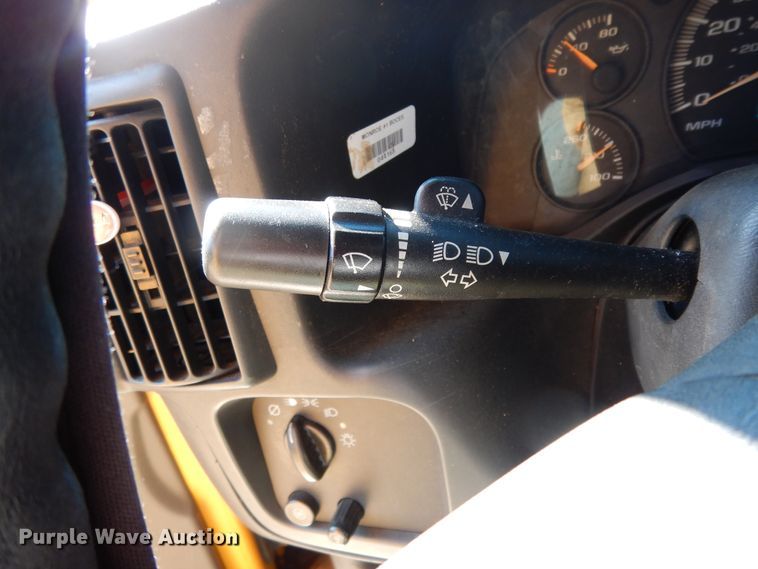 image for item DJ7438 2004 Chevrolet Express G3500  school bus