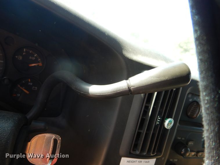 image for item DJ7438 2004 Chevrolet Express G3500  school bus