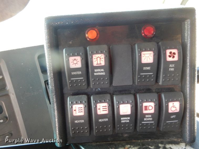 image for item DJ7438 2004 Chevrolet Express G3500  school bus