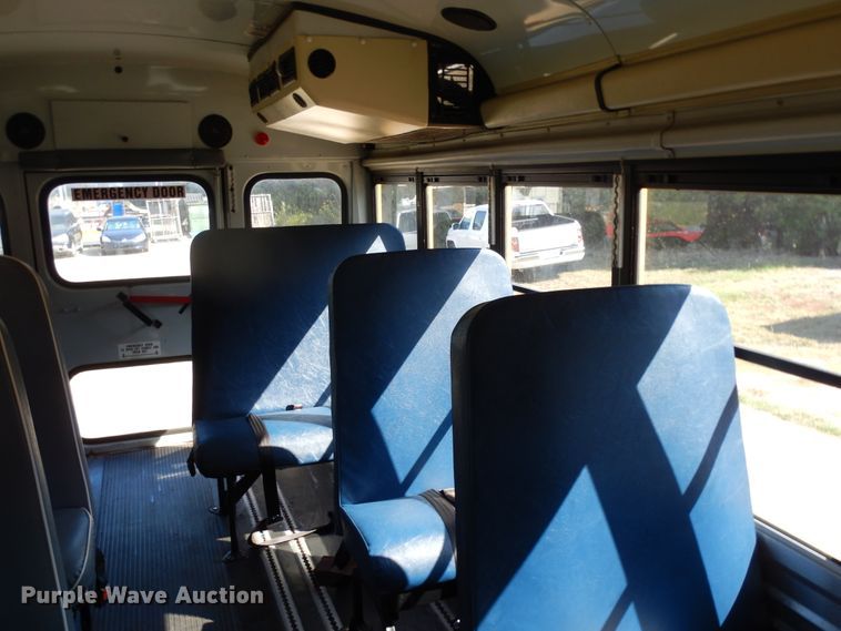 image for item DJ7438 2004 Chevrolet Express G3500  school bus