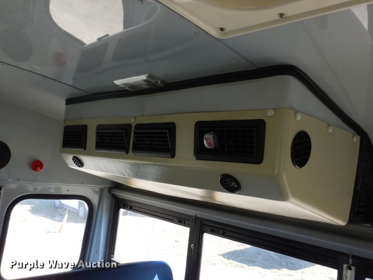 image for item DJ7438 2004 Chevrolet Express G3500  school bus