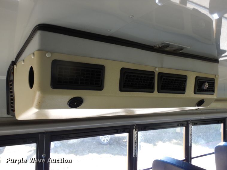 image for item DJ7438 2004 Chevrolet Express G3500  school bus