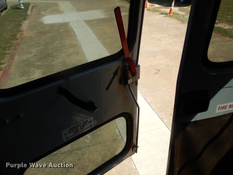 image for item DJ7438 2004 Chevrolet Express G3500  school bus