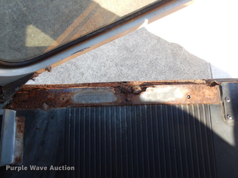 image for item DJ7438 2004 Chevrolet Express G3500  school bus