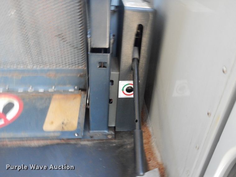 image for item DJ7438 2004 Chevrolet Express G3500  school bus