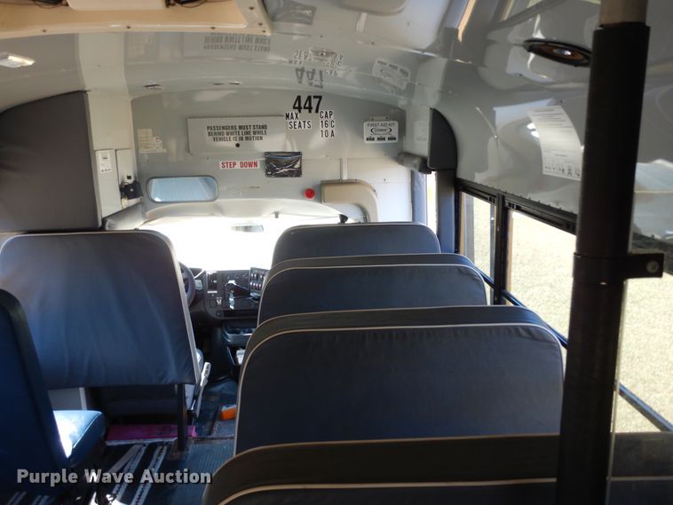 image for item DJ7438 2004 Chevrolet Express G3500  school bus