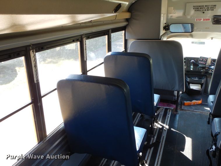 image for item DJ7438 2004 Chevrolet Express G3500  school bus