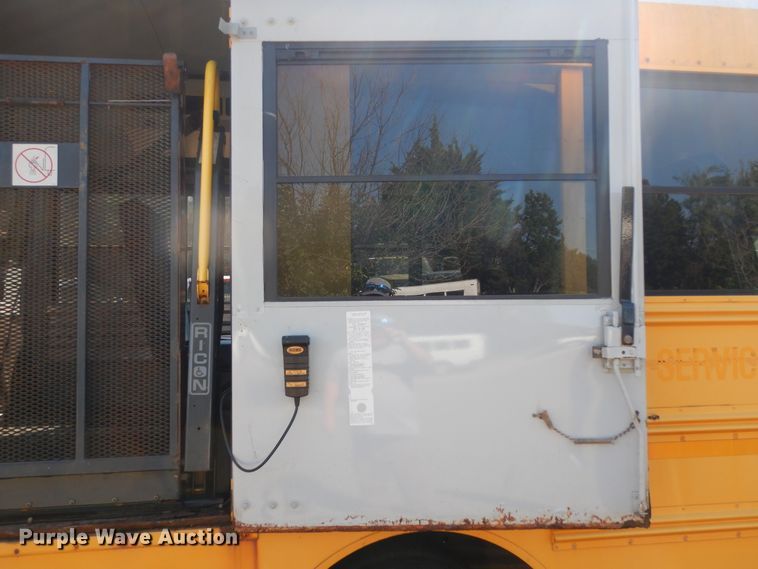 image for item DJ7438 2004 Chevrolet Express G3500  school bus