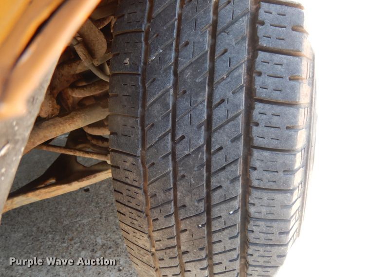 image for item DJ7438 2004 Chevrolet Express G3500  school bus