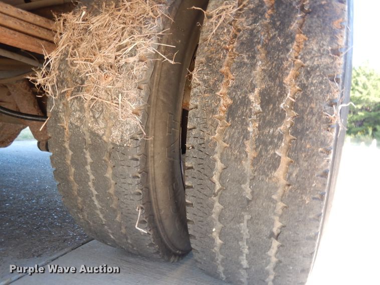 image for item DJ7438 2004 Chevrolet Express G3500  school bus