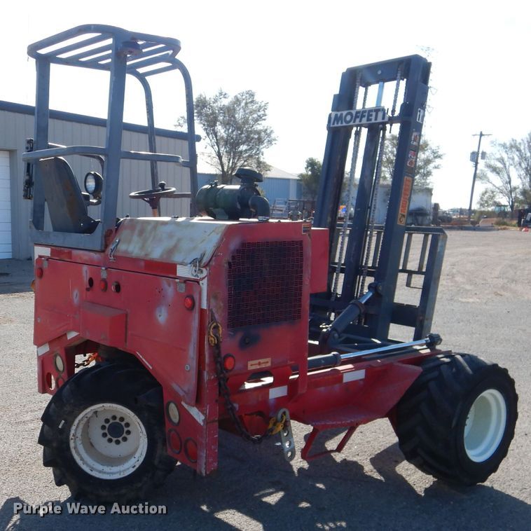 image for item DJ8884 2000 Moffett M5000  forklift