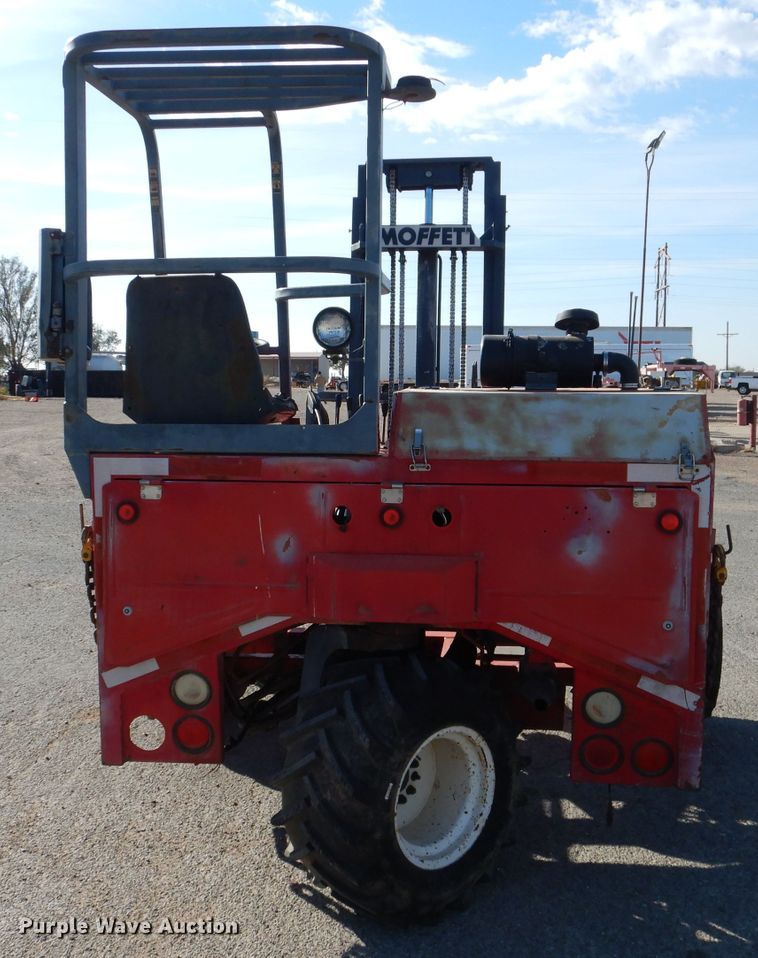 image for item DJ8884 2000 Moffett M5000  forklift