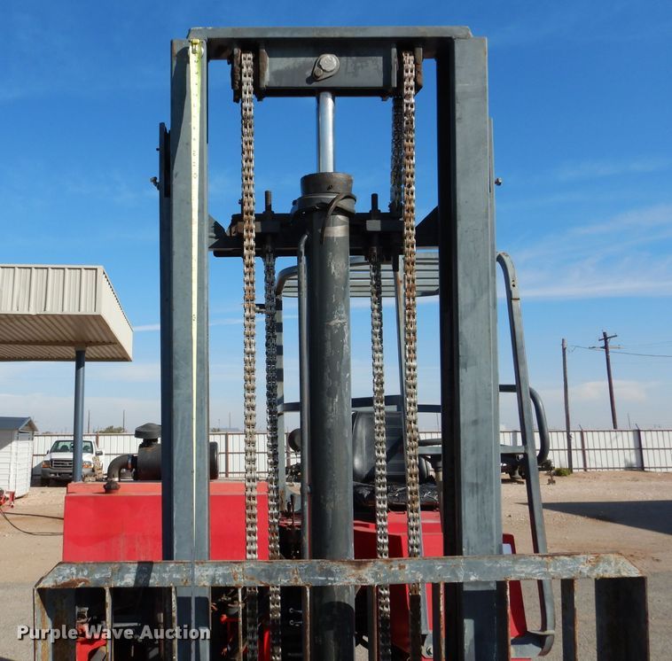 image for item DJ8884 2000 Moffett M5000  forklift