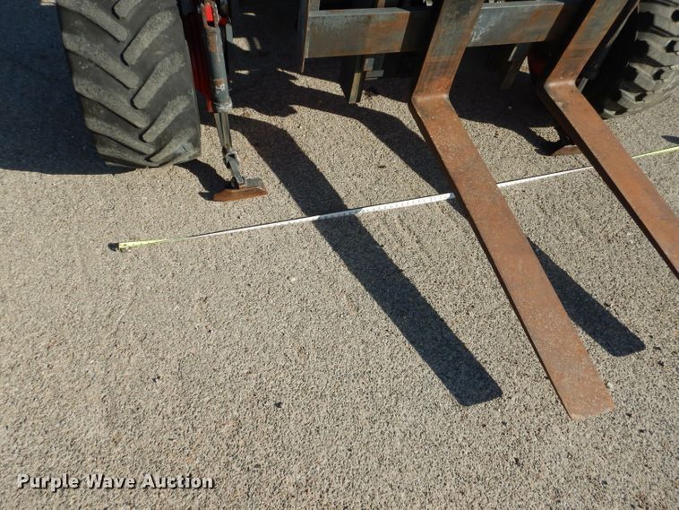 image for item DJ8884 2000 Moffett M5000  forklift