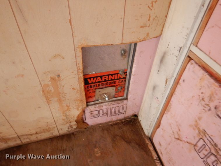 image for item DK1272 1999 Titan  enclosed cargo trailer