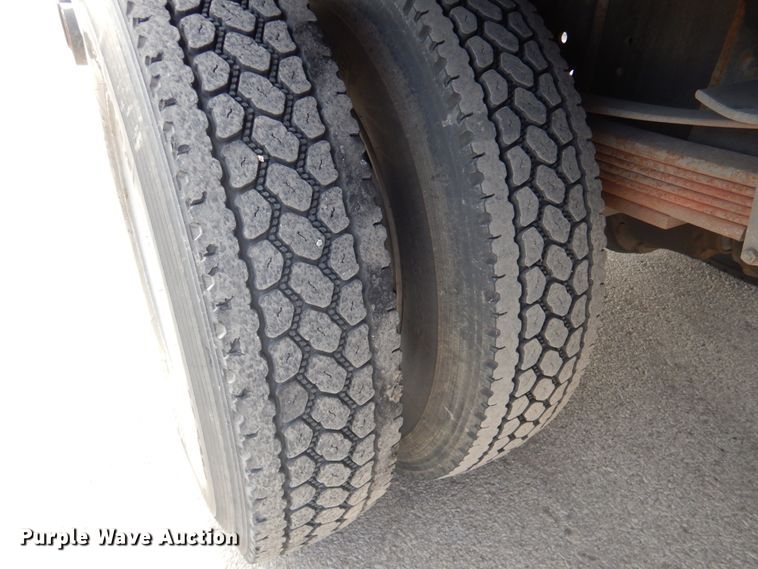 image for item DK1276 2001 Chevrolet C6500  utility / service truck