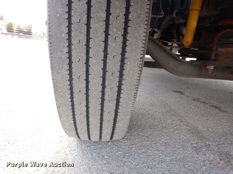 image for item DK1276 2001 Chevrolet C6500  utility / service truck