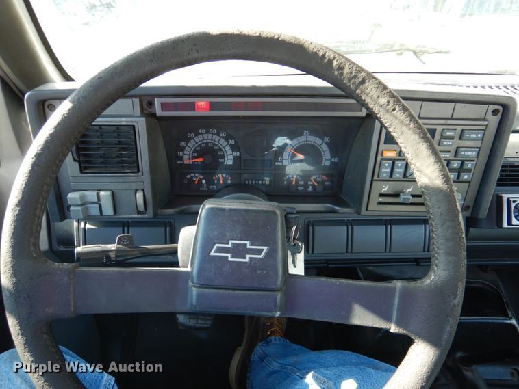 image for item DK1277 1995 Chevrolet Kodiak  flatbed truck with boom ladder