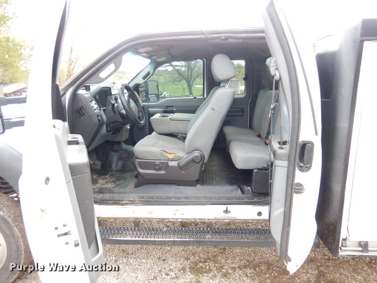 image for item DK3108 2012 Ford F550 Super Duty XLT  SuperCab flatbed truck