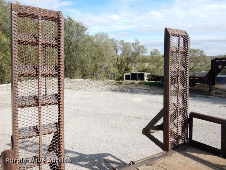 image for item DK3123 2004 Texas Bragg  equipment trailer