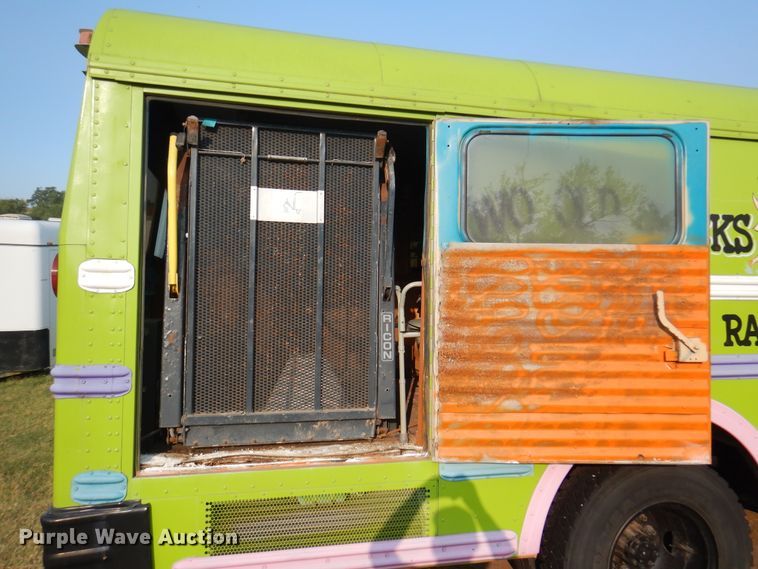 image for item DK8204 1995 International 3800 Blue Bird  school bus