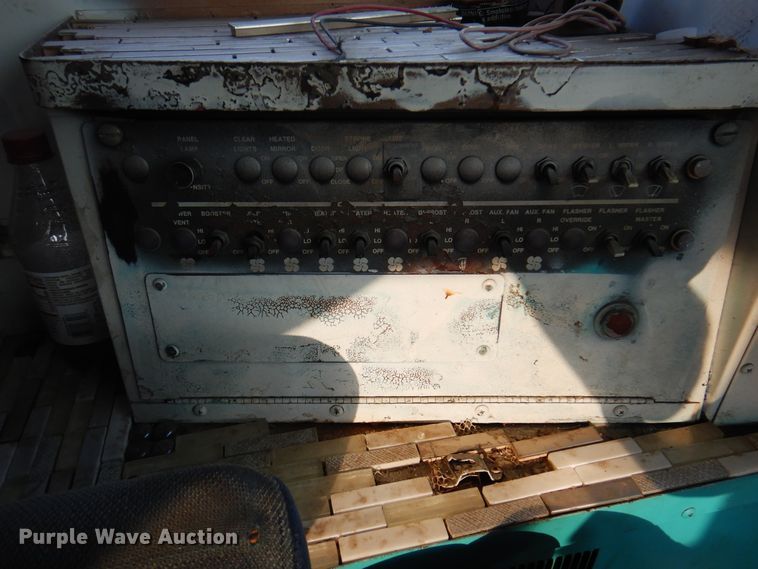 image for item DK8204 1995 International 3800 Blue Bird  school bus