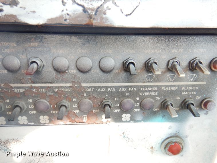 image for item DK8204 1995 International 3800 Blue Bird  school bus