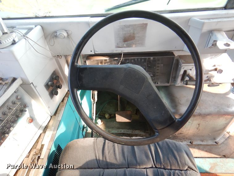 image for item DK8204 1995 International 3800 Blue Bird  school bus