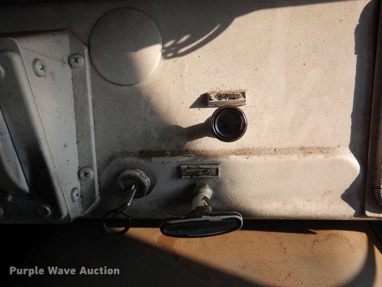 image for item DK8204 1995 International 3800 Blue Bird  school bus