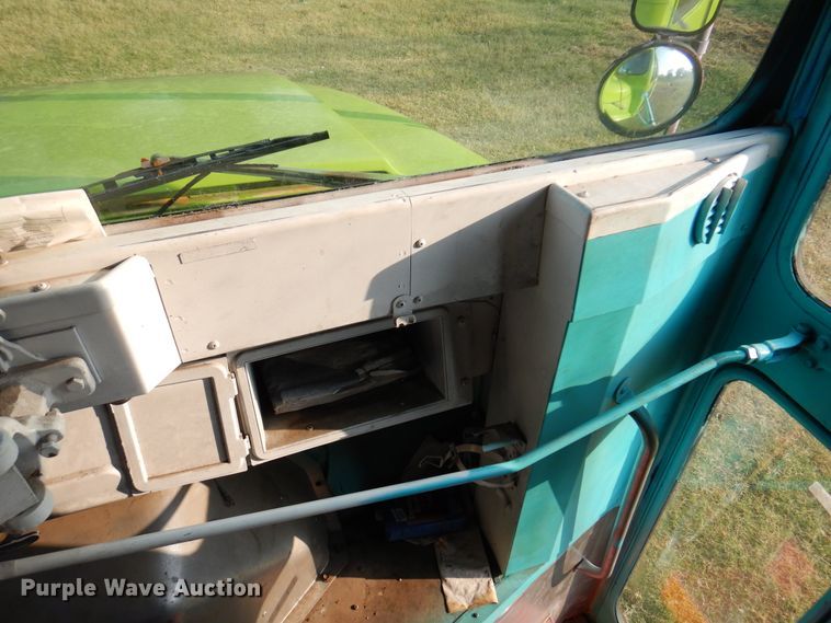 image for item DK8204 1995 International 3800 Blue Bird  school bus