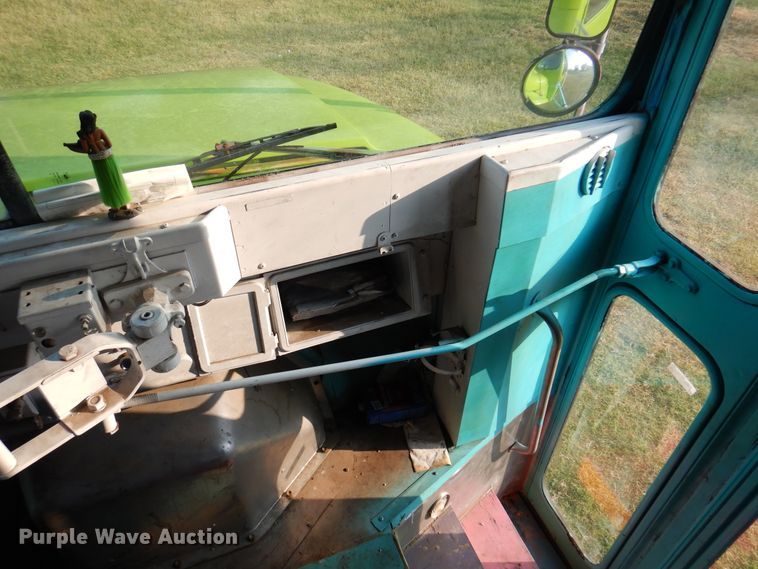 image for item DK8204 1995 International 3800 Blue Bird  school bus