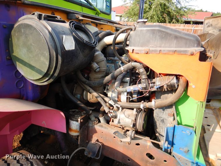 image for item DK8204 1995 International 3800 Blue Bird  school bus