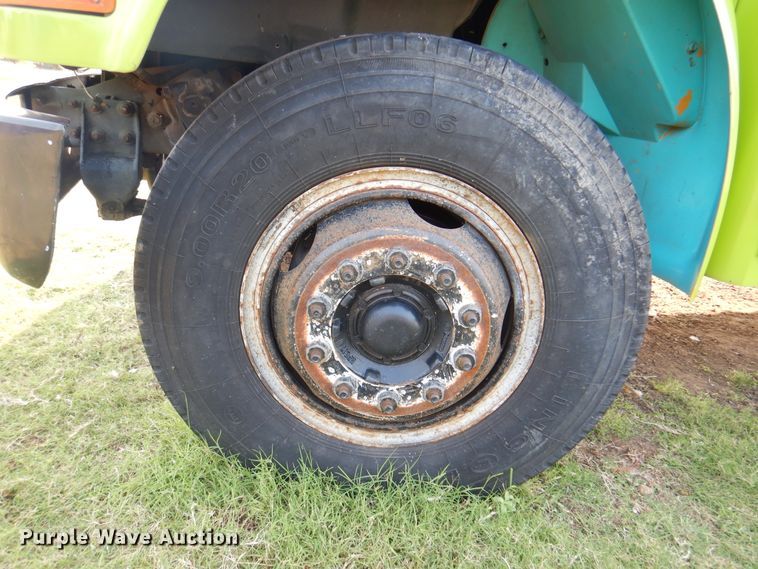 image for item DK8204 1995 International 3800 Blue Bird  school bus