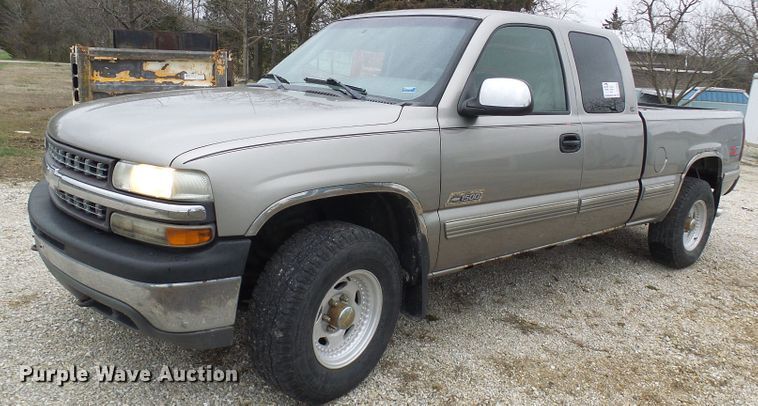 image for item DL0909 1999 Chevrolet Silverado 1500  Ext. Cab pickup truck
