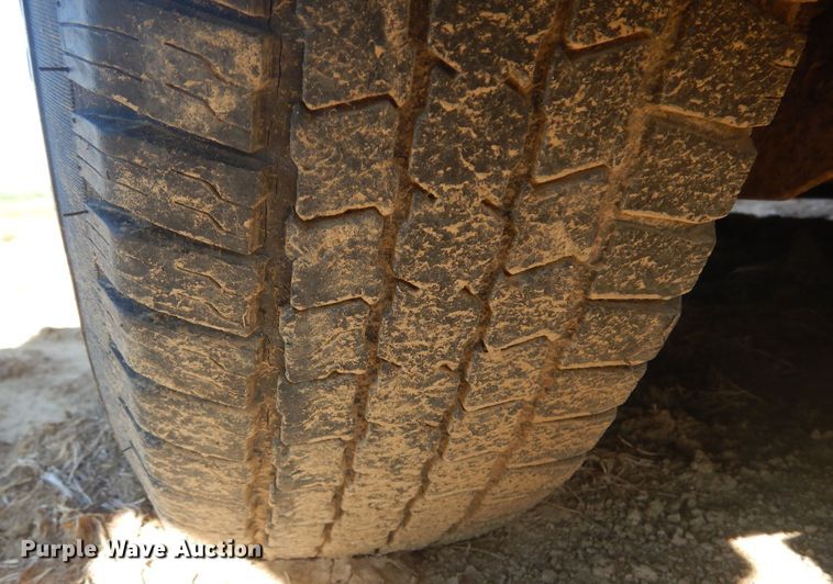 image for item DL6451 2006 Wilson PSGN-5724T  livestock trailer