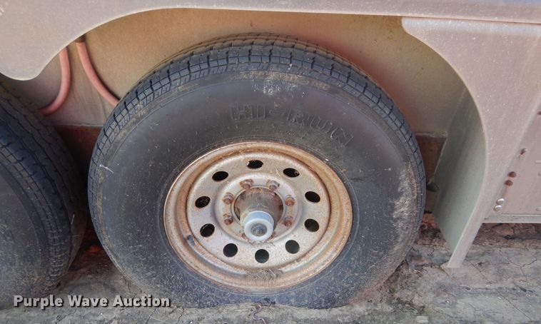 image for item DL6451 2006 Wilson PSGN-5724T  livestock trailer