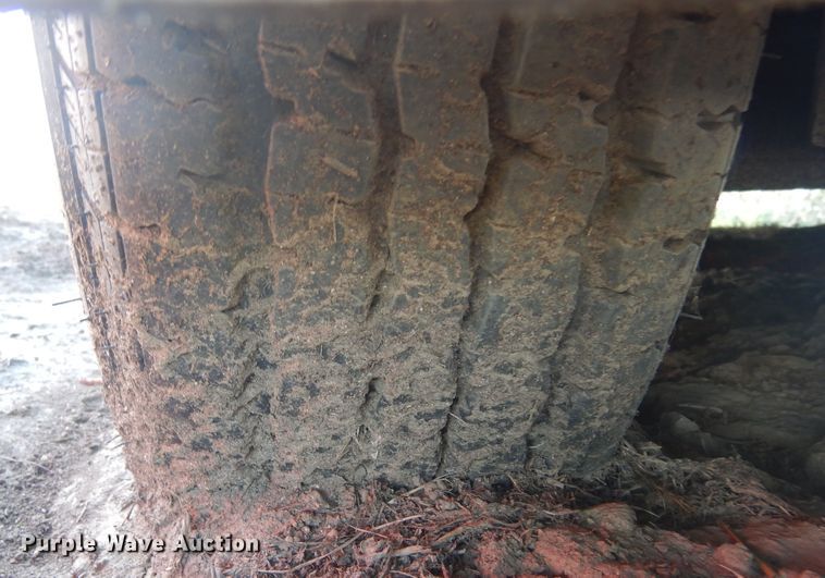 image for item DL6451 2006 Wilson PSGN-5724T  livestock trailer