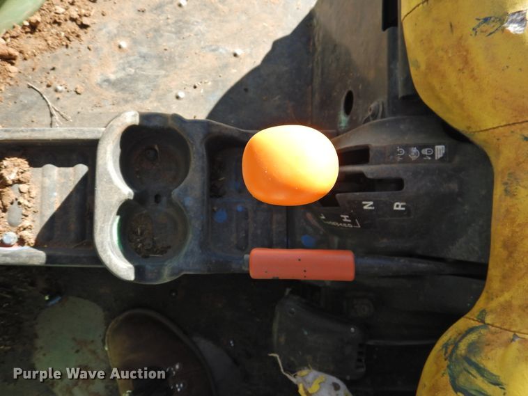 image for item DN0001 2018 John Deere 855E  utility vehicle