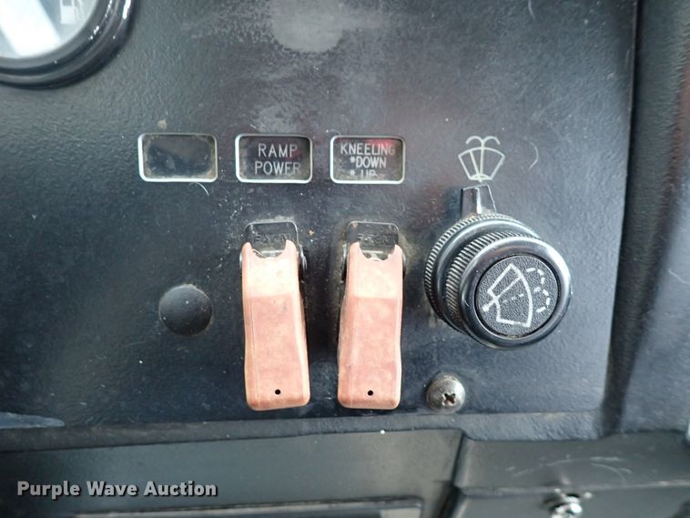 image for item DN2185 2006 El Dorado E-Z Rider II  transit bus